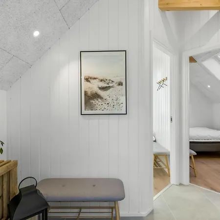 Lovely Built In 2025, With Space For 8 People Close To The North Sea 灵克宾