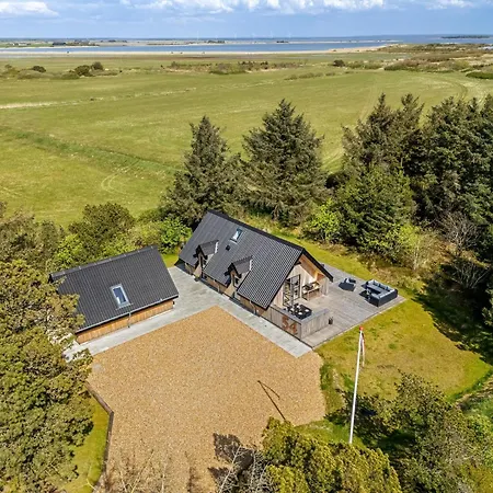 Lovely Built In 2025, With Space For 8 People Close To The North Sea 度假居 *